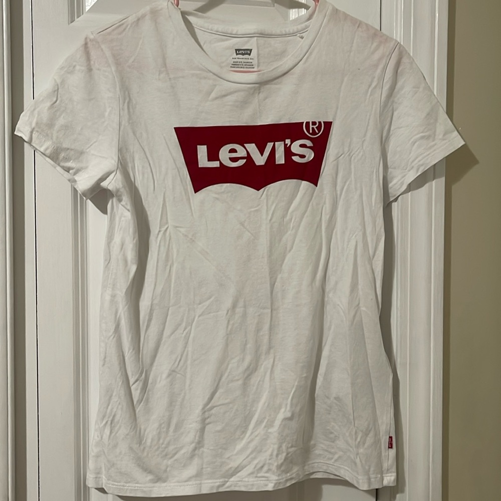 💙Levi’s tee NEVER WORN